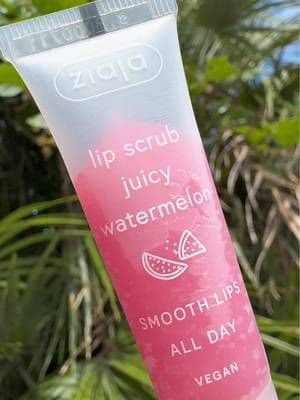 I dare you not to lick it! 🤪🍉 Yes, it tastes delicious 😋 but it also works – smoothing, softening, and leaving your lips feeling instantly juicy. The Juicy Watermelon Lip Scrub from Ziaja is gentle, vegan, and seriously affordable. Smooth lips, sweet flavour, and a fresh, glossy look ✨ What more could you want? 😍🍉 🛍️ Use my discount code ANIA10 at checkout. @ziaja #ad #Ziaja #BrandAmbassador #LipScrub #WatermelonVibes #JuicyLips #VeganBeauty #Glow_with_Ania #selfpurchased