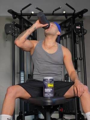 I start my workout taking creatine, besides the amazing taste it helps me during the workout with strength and promoting