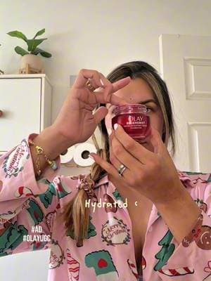 Skincare, but make it futuristic. โจ๐ค๐ Bringing my moisturizer to life with a little hologram magic! My skin loves the