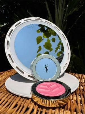#AD ✨ Summer and sunshine call for beautiful blush ☀️💗 The YSL Make Me Blush Powder has such a gorgeous luxury design, and I couldn’t resist capturing it in natural light. From the quilted compact to the vibrant pop of colour in shade 87 Pink Voltage, it’s one of those products that’s just as beautiful to photograph as it is to have in your makeup collection. @YSL Beauty #YSLBEAUTY #YSLSunMapBlush #Makeup #glow_with_ania