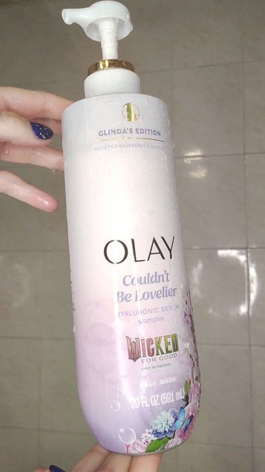 @influenster #complimentary @olay #GiftedByOlay #couldntbelovelier
🫧🫧🥂🍾
Raspberry and Bubbles. This smells so lovely