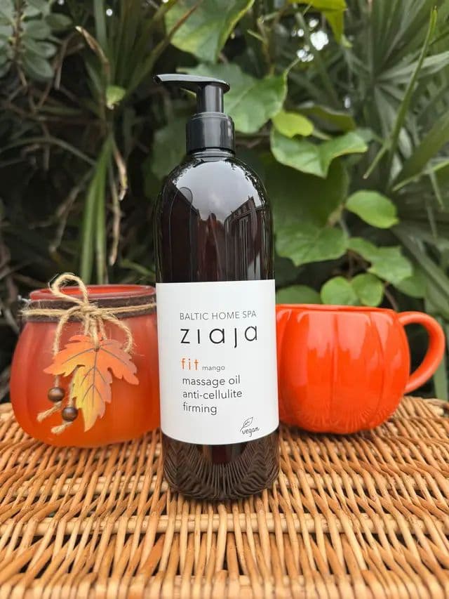 If you love the feeling of soft, nourished skin and the scent of sweet mango, this body oil is a dream. The mango scent is so juicy and uplifting and I even use it on my hands because it absorbs quickly without leaving a greasy layer. My skin feels smoother and more elastic, and it gives a healthy, satin look. It’s also designed to help with firmness and cellulite which makes it perfect for a little self-care routine at home. 🛍️ Use code ANIA10 for 10% off 🔗 Shop here: www.ziajaonline.co.uk @ziaja #AD #Gifted #glow_with_ania #ziaja #bodycare