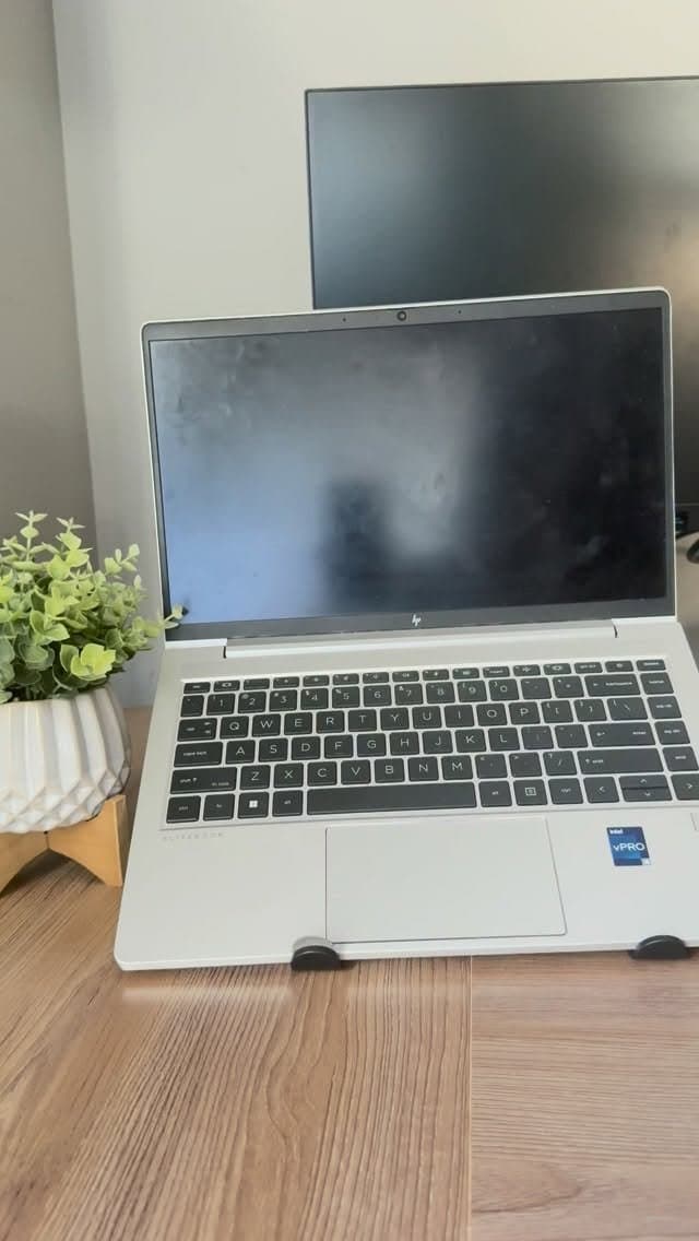 Closing the laptop and resetting my glow β¨
On my work from home days, instead of washing everything off and starting ov
