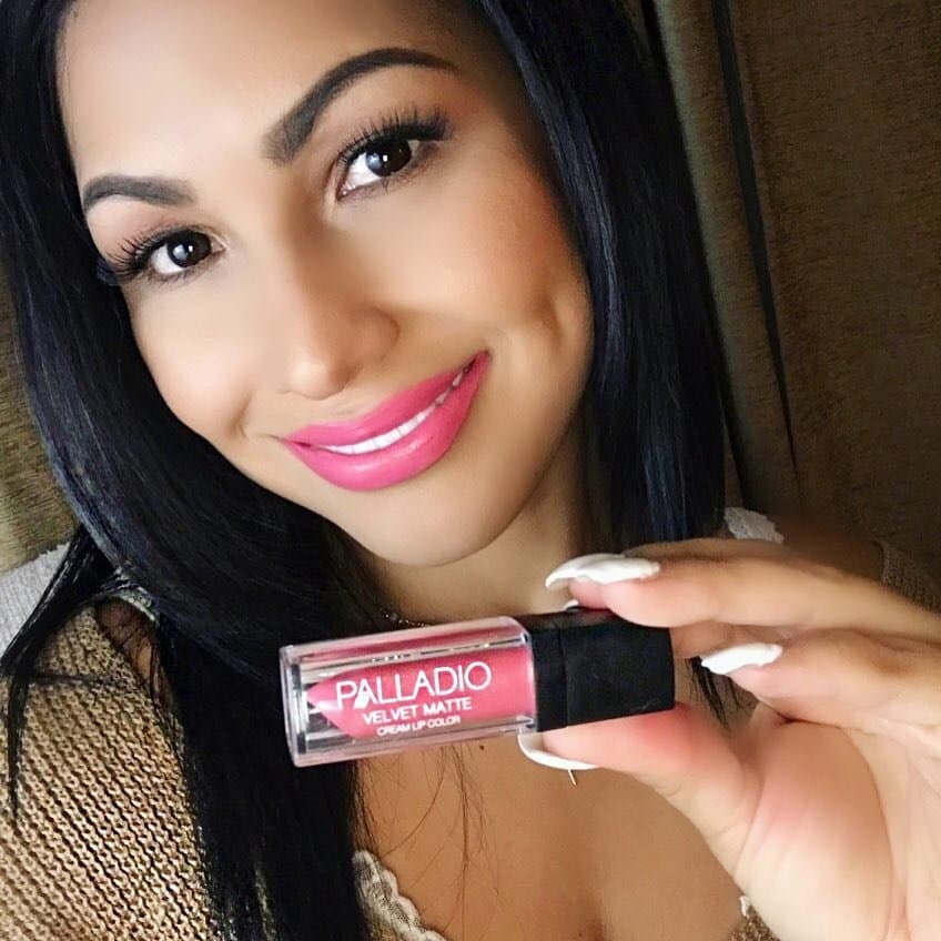 Just in time for spring! This gorgeous velvet matte cream lip color by Palladio in the color (Sateen) 👄💄 I love how sm