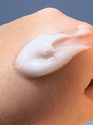 ✨ Gifted from Garnier for reaching Master Status in MyGarnierCommunity! ✨ Hydration lovers, this one’s for you! 💦 The Garnier Body Superfood Aloe Vera & Magnesium 48H Moisturising Cream has been an absolute skin saviour! 🌿💚 From the very first use, I noticed how lightweight yet intensely hydrating this cream is. It absorbs beautifully, leaving my skin feeling soft, nourished, and refreshed - without that sticky or greasy feeling. The aloe vera soothes while the magnesium helps restore moisture balance, making it perfect for my normal to dry skin. ✨ What makes it a must-have? ✔ 48-hour hydration – My skin feels moisturised all day long! ✔ Fast-absorbing & non-greasy – No waiting around for it to sink in. ✔ 96% natural origin ingredients – Love that Garnier focuses on cleaner formulas. ✔ Vegan & cruelty-free – Always a plus! If you’re looking for a body cream that delivers deep hydration while feeling light on the skin, this is one to try! 💚✨ Have you tried the Garnier Body Superfood range yet? Let me know your thoughts! ⬇️ #MyGarnierCommunity @Garnier #Gifted #Ad #Review #SkincareLover #HydrationBoost #Glow.with.ania #BodyCare #SelfCareRitual #GarnierBodySuperfood #VeganBeauty #SkincareThatWorks