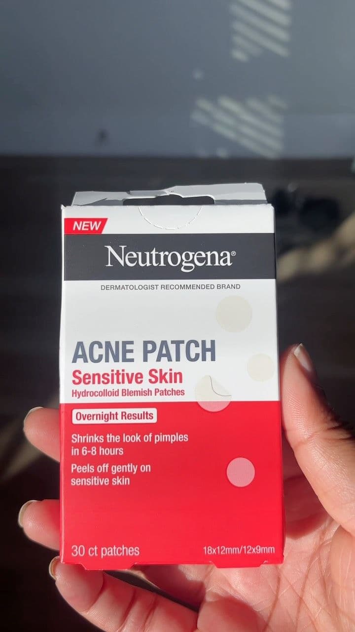 #AD Why do breakouts always know when you have somewhere to be? 😭 Thankfully, these Neutrogena Sensitive Skin Acne Patc