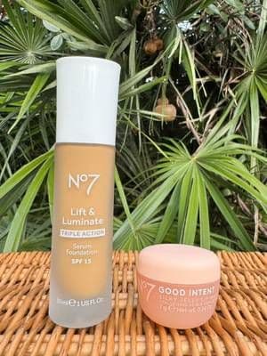 Unboxing my first No7 parcel β¨ Lift & Luminate Serum Foundation in Bamboo and the Good Intent Silky Jelly Lip Mask. I really canβt wait to try these. ποΈ Shop here: https://community.no7beauty.co.uk/a/glow.with.ania π The link is also available in my Linktree @No7 #ad #gifted #Unboxing #no7BeautyCommunity #glow_with_ania