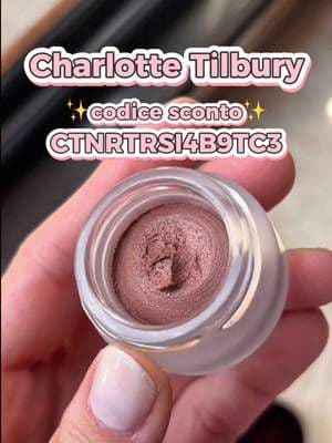 Questo ombretto in crema mi ha letteralmente svoltato la routine ✨ Facile, veloce e super naturale: ne basta pochissimo e illumina subito lo sguardo. È Eyes to Mesmerise di @Charlotte Tilbury nella tonalità Pillow Talk Link in bio Se vuoi provarlo, usa il mio codice sconto del 15% 👉🏻 CTNRTRSI4B9TC3 Vuoi vederlo applicato? Scrivilo nei commenti 🌸 #AD #charlottetilbury #magicbeautystarsacademy #magicbeautystars