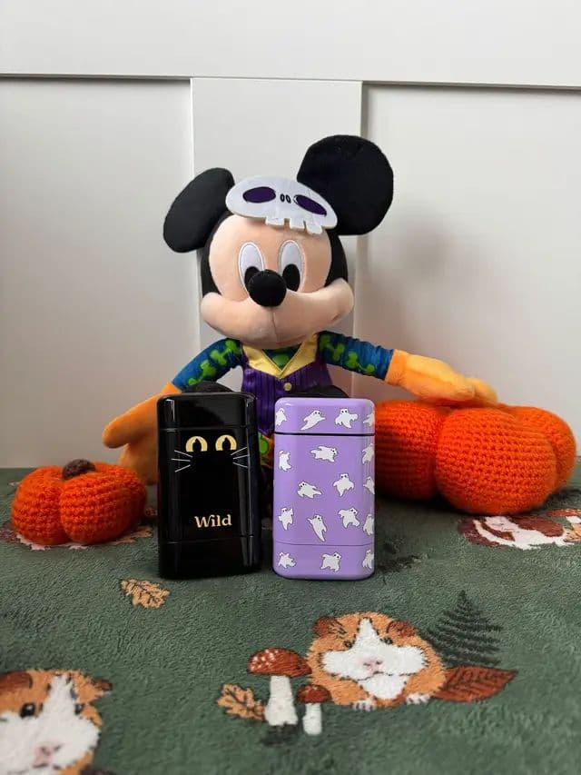 New limited-edition Halloween cases are here - and the bundles are fang-tastic! 🕸️ Up to 40% off Halloween bundles and starter packs ✨ Halloween Mega Bundle – deo, body wash, hand wash & lip balm cases + refills 🎃 Ultimate Halloween Refill Bundle – refill and save big 🦇 Starter Packs & Combo Deals – perfect for trying something new 💥 Spend £35 or more and get a FREE gift – a black lip balm case and a refill! 🛍️ Plus, my 20% off code: GLOWWITHANIA works on top of these spooky savings 😻 Link in bio via Linktree or in my Wild highlights for easy access 🎃💜 These offers are too good to miss! ✨ @Wild Refill #AD #Gifted #wildrefill #wearewild #spookyseason