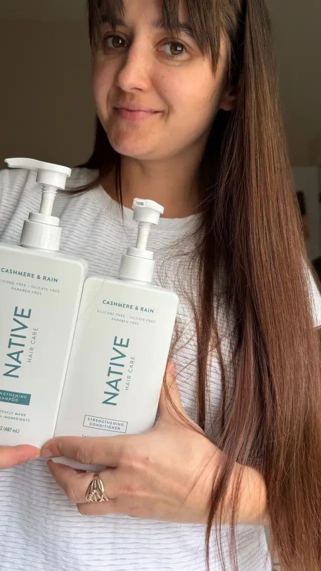 I really like this conditioner. The texture is smooth and creamy, making it easy to apply and distribute through the hair. It instantly makes my hair feel softer and easier to detangle. I also love the scent it’s light, clean, and slightly cozy, and it stays in my hair without being overpowering. After rinsing, my hair feels hydrated but not heavy, which is perfect for everyday use. Great conditioner for soft, manageable hair. #complimentary #GiftedByNative #NativeCashmereRainHairCare @influenster @Native