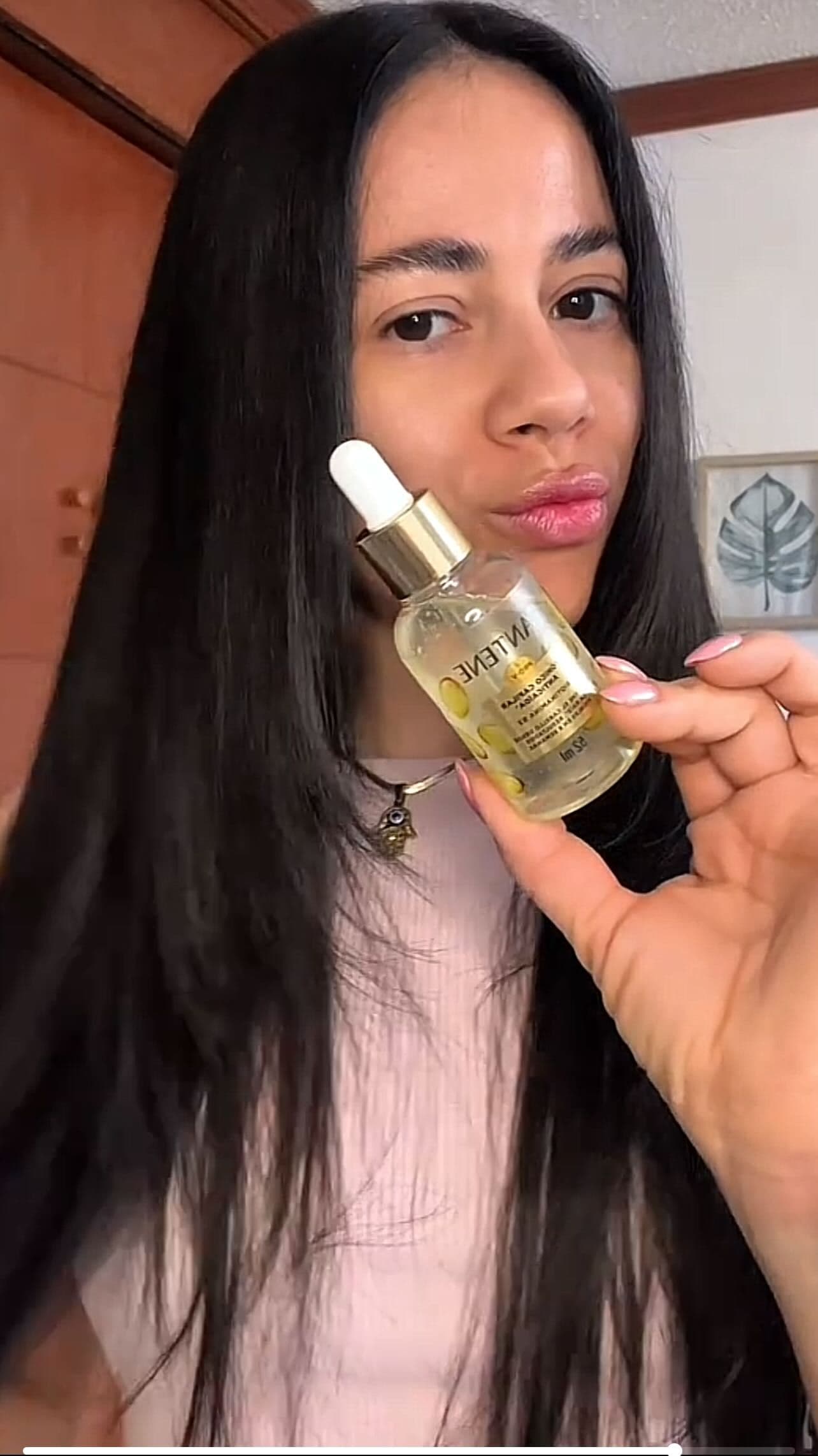 No hay mejor sensación que ver tu cabello volver a brillar ✨ con el tónico de la línea Pantene biotinamina + B3 anticaid