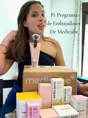 Aquí les muestro mi paquete de bienvenida al programa de Medicube Pro 💓 No puedo estar más contenta, sus productos son