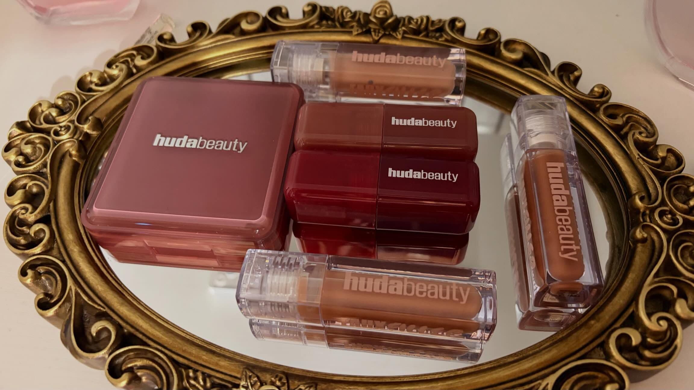 El reflejo de una rutina perfecta. ✨ Si hay algo que @hudabeauty sabe hacer, es crear magia para la piel. Texturas incre