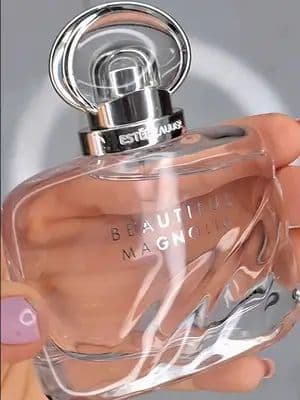 @Estée Lauder #gifted_by_EsteeLauder gifted me Beautiful Magnolia.Thank 😍 Me encanta el perfume Beautiful Magnolia de Estee Lauder. Es una fragancia romántica, femenina y floral, que me hace sentir muy especial. Tiene notas de magnolia, gardenia, rosa, madera y almizcle, que crean una mezcla hipnótica y radiante. Es un perfume que dura todo el día y que recibe muchos cumplidos. Lo recomiendo a todas las que quieran un perfume elegante, sofisticado y sensual. Es un producto de alta calidad. #EsteePartner #Ad #gifted_by_EsteeLauder #BeautifulMagnolia, #EsteeLauder #fragrancetiktok #fragrance