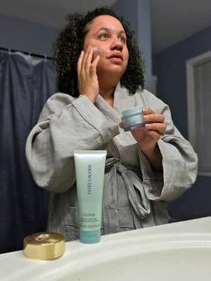 Spring skin = hydration, glow, and that fresh feeling 🌿✨ I’ve been reaching for this DayWear routine from Estée Lauder nonstop lately and it’s perfect for this season. The Glow Boost Jelly Cleanser leaves my skin feeling clean but still super hydrated—never stripped. And the cucumber scent? So light, fresh, and calming… it literally feels like spring every time I use it 🥒💚 Then I go in with the DayWear Multi-Protection Creme to lock in hydration + SPF, and my skin just drinks it up without feeling heavy. Glowy, hydrated, and ready for sunny days ☀️ @Estée Lauder @CXS - - #EsteeLauder #GiftedByEsteeLauder #DayWear #communityxseen #SpringSkincare