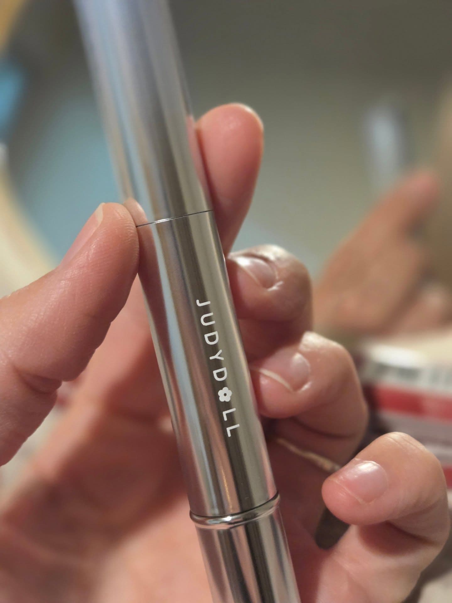 Judydoll Watery Essence Lip Gloss – G04 Berry Ice 💄✨
Obsessed with this shade! G04 Berry Ice gives my lips a fresh, ju