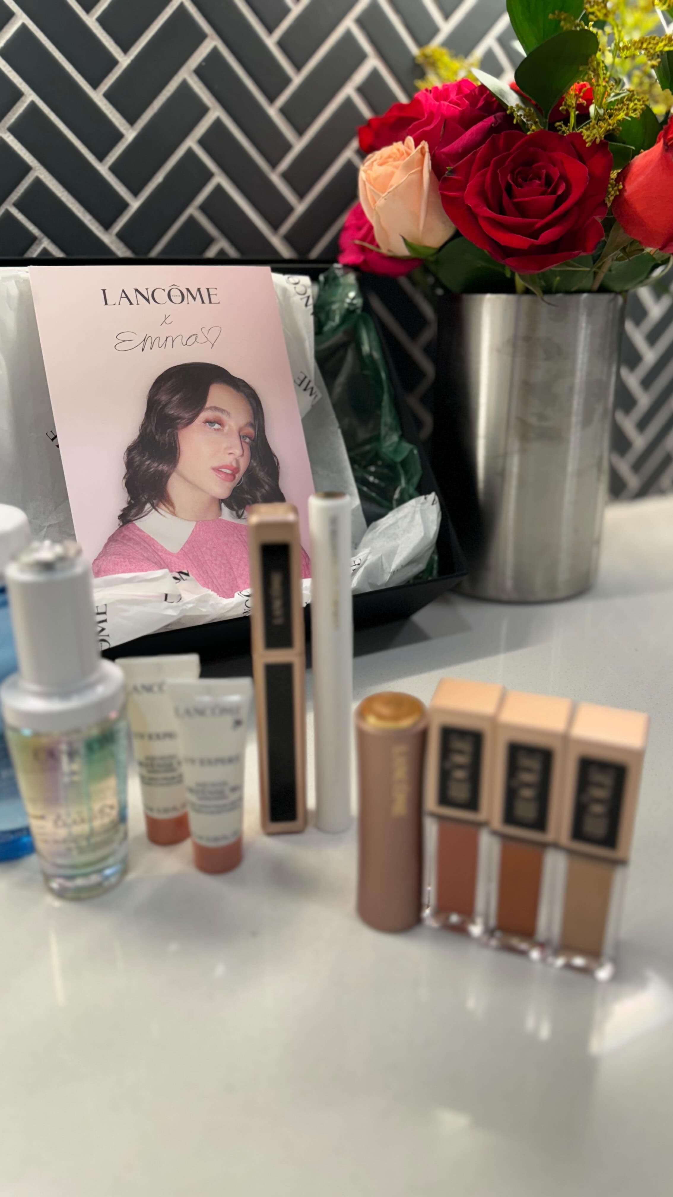 Sunset Summer Makeup | @lancomeofficial x @emmachamberlain the colors and packaging are so beautiful 🌺
#giftedbylancome