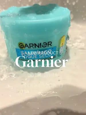 Piel hidratada SIN brillo graso 😮💨💧 Estoy probando este hidratante con ácido salicílico de @Garnier México ~ Textura ligera y súper refrescante ~ Cero sensación pesada ~ Controla el brillo ✨ ~ Piel más suavecita y bonita ¿Ustedes ya lo probaron? 💙 #garniermx #hidratacionmatequemelate #colaboracioncongarnier #garnierskincare #publicidad
