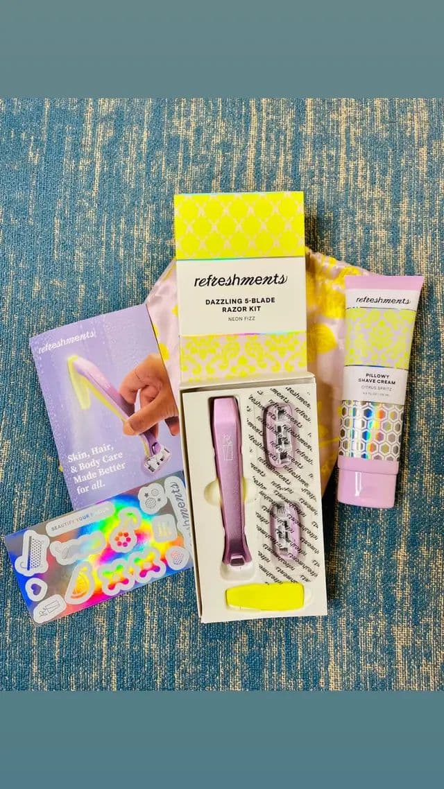 Discover the ultimate shaving combo! ✨ @IPSY including @Refreshments by IPSY this month, I love how gentle but effective this 5-blade razor is. This Razor Kit comes in Neon, featuring a moisturizing strip for a smooth, bump-free shave and pillowy Shave Cream in Citrus Spritz. How cool is it!! 👉Click the link to see more: https://glnk.io/mz73x/feichung-model @ipsy #GiftedbyIPSY#refreshmentsparty #ShavingEssential #razorblades #shavingkit #razor #ipsy #ipsyopenstudios #refreshmentsbyipsy #shavingkit #selfcareday #ipsycreator #shavingcream #beautybox #smoothlegs #microinfluencer #influencerlife #subscriptionbox #beautyflatlay #IpsyGlamBag
