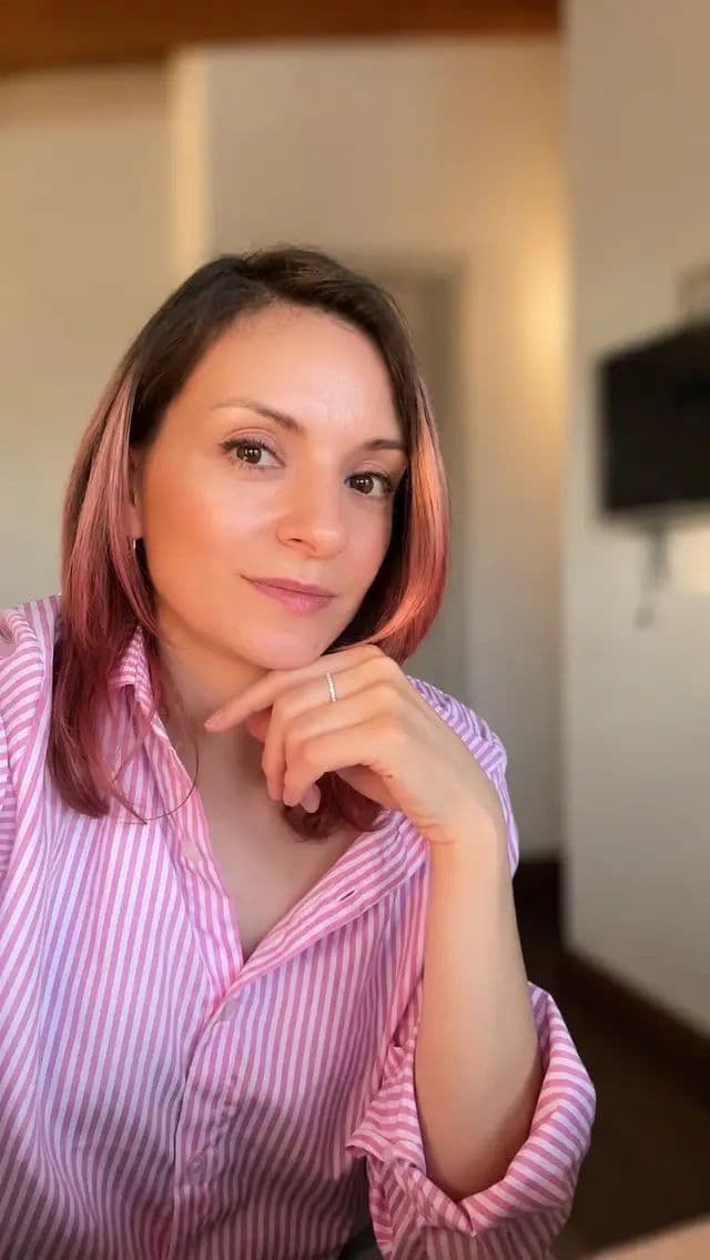 Il beauty ha sempre fatto parte della mia vita, anche se ultimamente avevo un po’ dimenticato quanto un make-up semplice possa cambiarti l’umore ✨ Per questo inizierò a condividere anche questo lato di me: prodotti che adoro, make-up glow adatti alla vita di tutti i giorni… niente di complicato, solo cose semplici, veloci e che funzionano davvero 💄🤍 E sono felicissima di essere entrata nella Magic Beauty Stars Academy di @Charlotte Tilbury Se volete provare i suoi prodotti, potete usare il mio codice per avere il 15% di sconto CTNRTRSI4B9TC3 #AD #charlottetilbury #magicbeautystarsacademy #magicbeautystars