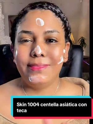 Este es uno de los lanzamientos más recientes de SKIN1004: la línea Madagascar Centella TECA.@SKIN1004 US @SKIN1004 Estoy usando el tónico de centella asiática con TECA porque mi piel estaba reseca, sensible y con rojeces, y necesitaba hidratarla desde el primer paso.El tónico ayuda a refrescar, hidratar y preparar la piel.Después aplico la ampolla, que tiene una textura ligera, se absorbe rápido y ayuda a que la piel se vea más calmada, hidratada y luminosa.Y cierro con la crema de centella asiática con TECA para sellar la hidratación sin dejar sensación pesada.Tres pasos rápidos para una piel más fresca, calmada, hidratada y con glow bonito.Te lo dejo arriba de mi nombre.#skin1004 #skincare #beauty #skincareroutine #kbeauty #centellaampouleskin1004 #skin1004tonebrighteningcapsuleampoule #skincareroutinestepbystep #medicubekojicacidturmerictoningcleanser #pointofviewhydratingskinmoisturerepair #skincareroutinemusthave #skin1004skincarecentella #3in1colorcorrectingserum #skincareproductsets #setskincarecentella #skincare #skincareroutine #skincaretips #skincareproducts #skincaretiktok #kbeauty #beaut #tiktokshopmemorialday #tiktokshop #ventas #shopping #envios