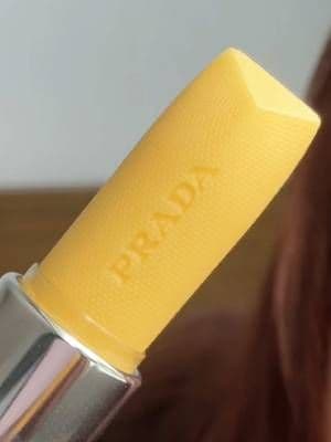 #AD ✨ My Prada, My Glow ✨ Starting with the Prada Banana Balm for a warm golden lustre, then layering Reflection Gloss for that gorgeous glass-like shine ✨ The perfect little summer lip glow-up: playful, glossy and unmistakably Prada 💛 @pradabeauty #PRADABEAUTY #MyPradaMyGlow #makeup