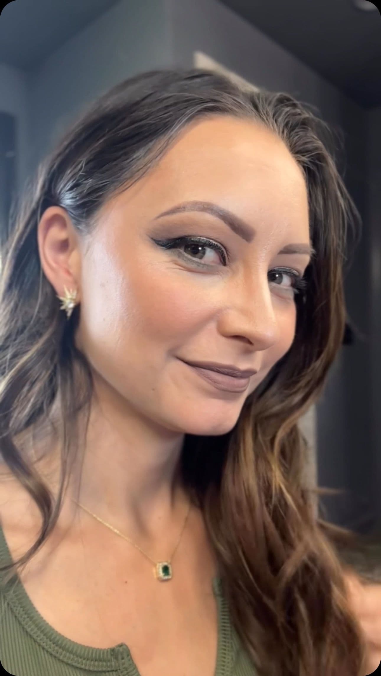 Adorned in my stunning new @melindamaria_jewelry necklace and earrings, feeling all kinds of beautiful today! β¨ The intr