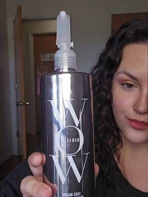 Curly hair either looks amazing… or like a frizzy cloud 10 minutes later 😅 I’ve been testing this Dream Coat for Curly Hair and it actually keeps my curls defined without that crunchy feeling. If humidity usually ruins your curls, this one might be worth trying. #curlyhairtok #curlyhairroutine #frizzcontrol #tiktokshopfinds #colorwow