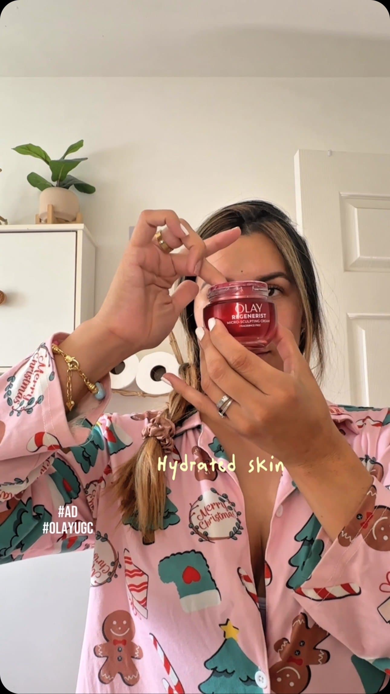 Skincare, but make it futuristic. โจ๐ค๐
Bringing my moisturizer to life with a little hologram magic! My skin loves the