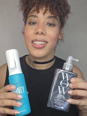 @Color Wow Hair ✨ Beneficios del duo Color Wow 💧 Hidratación: ayuda a mantener el cabello hidratado y con una apariencia más saludable. ✨ Brillo intenso: deja el cabello con un acabado más brillante y luminoso. 🪮 Control del frizz: ayuda a controlar el encrespamiento y esos pelitos rebeldes. 💇♀️ Cabello más suave: deja una sensación más sedosa y manejable. 🌬️ Protección contra la humedad: ayuda a combatir el frizz causado por la humedad ambiental. 🔥 Protección térmica: algunos productos de Color Wow ayudan a proteger el cabello durante el uso de herramientas de calor. 🧴 Mejor apariencia de las puntas: ayuda a que el cabello luzca más pulido y cuidado. ✨ Define y mejora el acabado: ideal para conseguir un look más profesional y pulido. 🎨 Protección del color: ciertas fórmulas están diseñadas para ayudar a mantener el cabello teñido con una apariencia vibrante. 💕 Facilita el peinado: ayuda a que el cabello sea más fácil de desenredar, peinar y manejar. #colorwowdreamcoat #colorwow #hairtok #curlytok #tiktokshopcreatorpicks