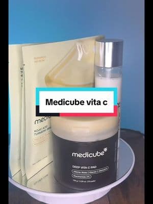 Estos productos de Medicube de vitamina C son excelentes ya que te ayudan a unificar el tono, también promueven la elasticidad y el glúteo nos ayuda con el antienvejecimiento, las arrugas y las líneas de presión también contienen ácido midas, lo cual es ideal y las cápsulas en crema son buenísimas, también contiene mascarillas de hidrogel de ácido kojico y cúrcuma@medicube US Store #skincar #mancha #spot #skincare #skincareroutine #skincar #medicube #medicubeblackfridaydeepvitaccapsulecream #medicubeblackfridaypdrncollagencapsulecream #medicubevitaminccapsulecream #medicubevitaccapsulecream #camelliadeepcollagenvliftinggelmask #tiktokshopmedicubeskincarekorean #mymedicubeskincareroutine #medicubesmoothandclearbodyset #deepcollagensilkpeptideintensiveampoule #skincarecapsules