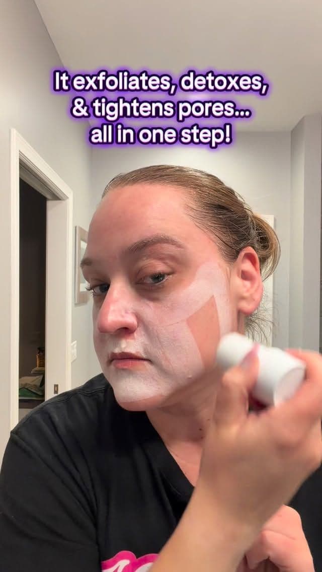 Weekend reset = self care + skincare 🧖♀️✨
This @skin1004official Poremizing Quick Clay Stick makes pore care so easy
