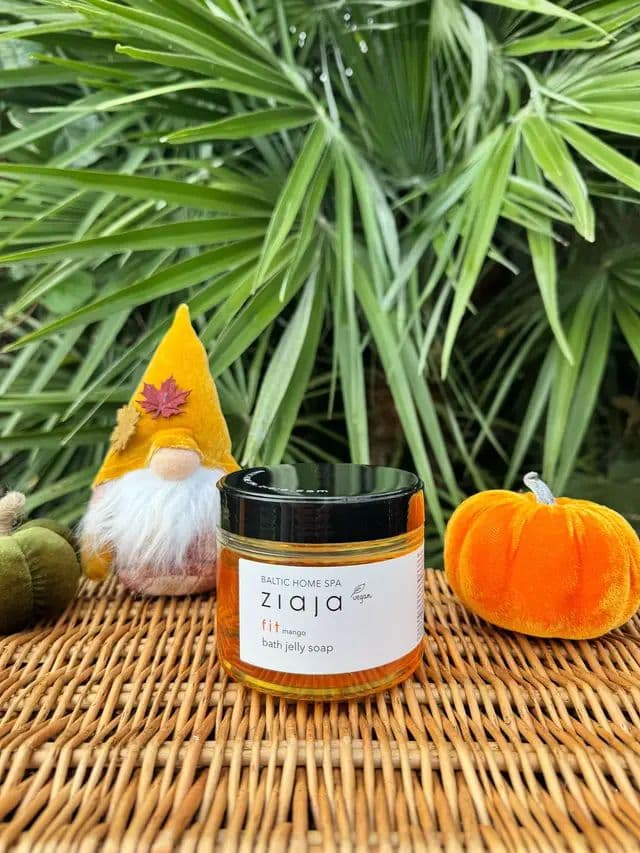 Ziaja is one of those brands that has been around me for as long as I can remember. Growing up in Poland, it was in every home I visited including my own, my grandparents’ and my aunt’s. It has always been that reliable everyday brand people trust. Now, years later, I still reach for their products in the UK because the quality is brilliant, the formulas are gentle and the ranges are genuinely enjoyable to use. From the fruity jelly soaps to the classic olive oil line, everything feels comforting and familiar yet still fresh and effective. If you love simple, affordable and reliable skincare and body care, Ziaja is always a safe and great choice. 🔗 www.ziajaonline.co.uk 🛍️ Discount code: ANIA10 @ziaja #ad #gifted #ziajauk #skincareuk #glow_with_ania