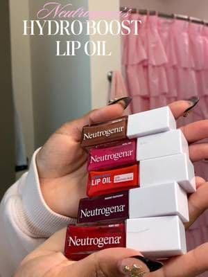 my lip gloss is popping 🫧 with @Neutrogena hydro boost lip oil 😍💖😘 gifted by Neutrogena #neutrogena #giftedbyneutrogena #lipoilreview #pr #beautycreator