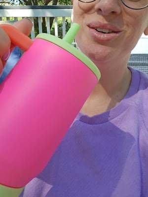 My 90s heart will go on and on @HYDROJUG #hydrojug #watertumbler #waterbottle #tumbler #90sthrowback #hydrate #neon #tiktokshopviral #tiktokshopcreatorpicks #giftguide #ttsdelightnow #tiktokshopjumpstart #ttslevelup #dealsforyoudays #tiktokshopunboxing #tiktokshopsummerturnup #funinthesun #insulatedtumbler