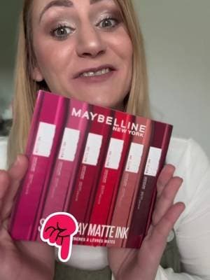💄 6 teintes irrésistibles, 1 seul coffret ! Le coffret @Maybelline France la solution parfaite pour varier ton look chaque jour ✨. Que tu veuilles un nude discret ou un rouge intense, tu as tout ce qu’il te faut dans ce pack ultra pratique ! 💋 Pourquoi on adore : • Textures légères et longue tenue • Couleurs intenses et faciles à superposer • Coffret idéal pour tester toutes les teintes ou partager entre amies 🎁 Parfait pour toi ou pour offrir ! 🛒 Disponible maintenant sur TikTok Shop #Maybelline #tiktokshopblackfriday #LipLover #TikTokShop #MakeupAddict