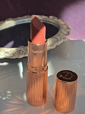 ***Werbung*** Wo seht ihr die überzeugendsten Muster in der Schönheit? Der Lippenstift von Charlotte Tilbury ist eine Kunst für sich und mein absoluter Liebling 💕 Mit Mit meinem Code: ▶️ 𝐂𝐓𝐍𝐑𝐓𝐑𝟔𝐙𝐇𝐇𝟎𝐏𝟓𝟓 ◀️ bekommt ihr 15% Rabatt auf alle Produkte bei Charlotte Tilbury. Ihr könnt auch gerne den Link in meiner Bio nutzen. #AD #CharlotteTilbury #MagicBeautyStarsAcademy #makeup #ugccreators @Charlotte Tilbury