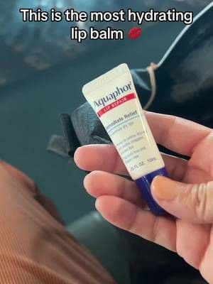 What a absolute lifesaver this weekend! I would have been a mess if i dodnt have the healing balm stick for my dry chapped nose 🥺 it was like new the next morning and lips stayed fresh the whole time 🙌🏼 #aquaphorsavestheday #aquaphor #tiktokshopforthewin #tiktokshop #halloween2024 #balmstick #dryskin #lipcare