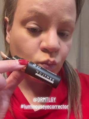 #creatorsearchinsights A beautifully #pigmented and #creamy #undereyecorrector by @DRMTLGY is stunning and help conceal #discoloration while also protecting with #spf41 . #drmtlgy #drmtlgypartner #luminouseyecorrector #undereyecorrector #darkundereye #SelfCare #undereyebags #undereyecircles #hyperpigmentation #darkundereye #colorcorrection #over40skincare #over50skincare #antiagingskincare #crowsfeet #eyecare #eyeproducts #skincare #makeup#antiagingmakeup #antiagingmakeupandskincare #undereyecare #TikTokShop #tiktokviral #wrinkles #undereyecircles #concealerundereyes ⭐️⭐️⭐️⭐️