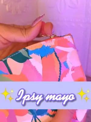 Aquí tienes el caption con los precios de las suscripciones: ¡Hola, bellezas! 🙋♀️ Hoy les traigo un unboxing de las cajas de belleza de Ipsy de mayo. Estoy súper emocionada 😍 de mostrarles todos los productos increíbles que recibí en mi Glam Bag, mi BoxyCharm y mi Icon Box. ¿Quieren ver lo que hay dentro? ¡Sigan viendo! 🎥 Glam Bag: Esta caja me trajo 5 muestras de productos de marcas como korres , Beutaniq Beauty , The Beauty Crop, Glow Recipe y Jazmine Beauty. Me encanta 💕 que son productos versátiles y de buena calidad que puedo usar para crear diferentes looks. 💄 El precio de esta suscripción es de $13 al mes. BoxyCharm: Esta caja me trajo 5 productos de tamaño completo de marcas como Touch in Sol, Frank Body Iconic London Love Craft Beauty Glow Recipe Dominique Cosmetics . Me fascina 😍 que son productos innovadores y de alta gama que me ayudan a cuidar mi piel 💆♀️ y resaltar mi belleza. ✨ El precio de esta suscripción es de $28 al mes. Icon Box: Esta caja me trajo 8 productos de tamaño completo curados por la icónica Anastasia Soare, la fundadora de Anastasia Beverly Hills. Me impresiona 😮 que son productos exclusivos y de lujo que me permiten recrear el estilo único y sofisticado de Anastasia. 💎 El precio de esta suscripción es de $58 cada 3 meses. ¿Qué les parecieron estas cajas? ¿Cuál les gustó más? ¿Qué productos les gustaría probar? Déjenme sus comentarios abajo 👇 y no se olviden de seguirme para más contenido de belleza. Besos! 😘 #giftedbyipsy #ipsy #glambag #boxycharm #iconbox #ipsyglambag #ipsyboxycharm #ipsyiconbox #unboxing #reel #beauty