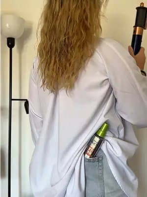 Being blonde is beautiful, but it requires care🤍 Lightened hair is sensitive even to a blow dryer, so heat protection is a must. Right now I’m using Garnier Diamond Sleek Shine-Coat Smoothing Spray - it helps protect my hair during styling, makes it smoother, and gives that well-groomed shine ✨I love that my hair looks soft and doesn’t get frizzy, even when I blow-dry it. heat protection from dryness and breakage is a must-have 💁♀️ @GARNIER #giftedbygarnier #diamondeffect #diamondsleek #blondhair #heatprotection @GARNIER OFFICIAL @Garnier Portugal